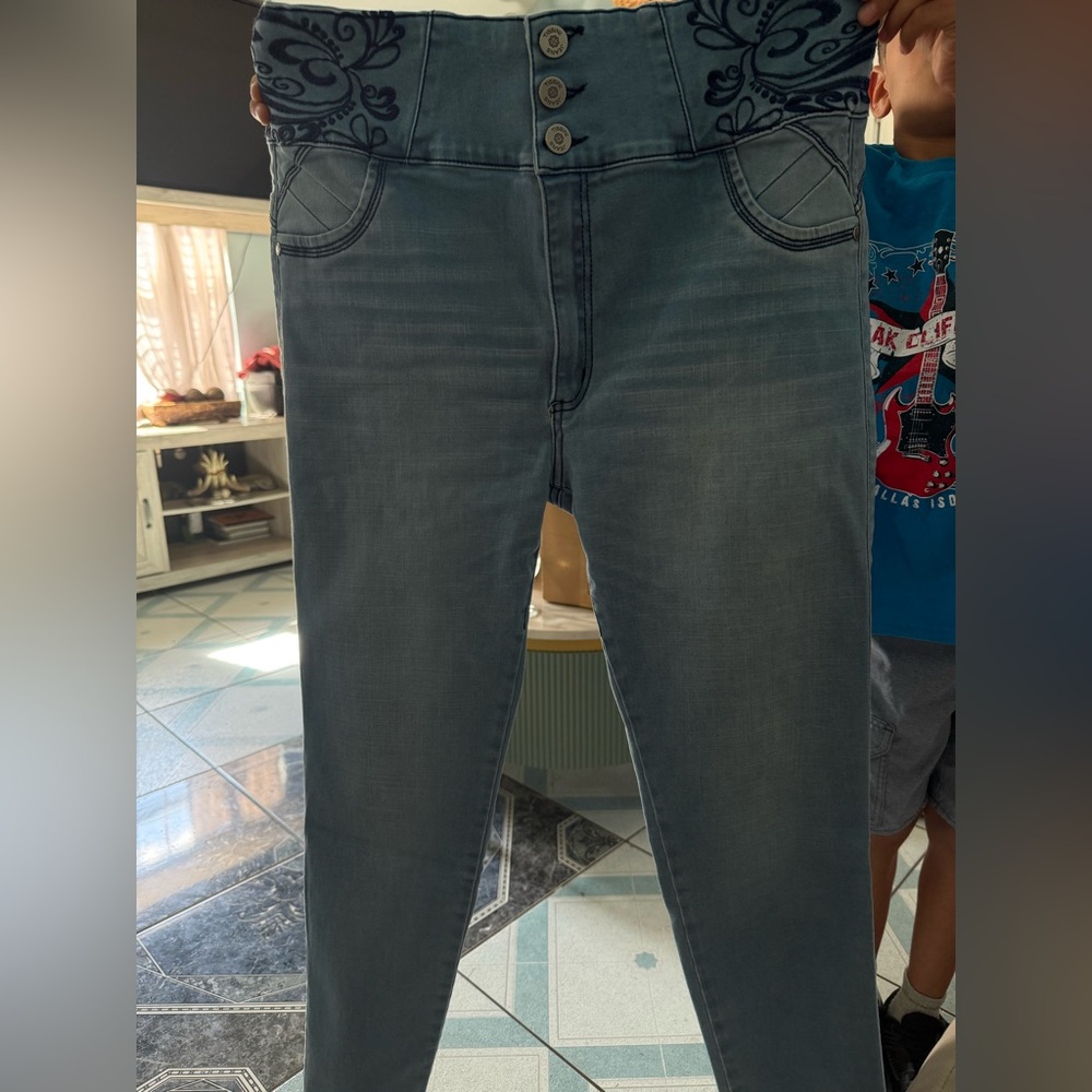 Stylish Blue High-Waisted Jeans with Embroidery